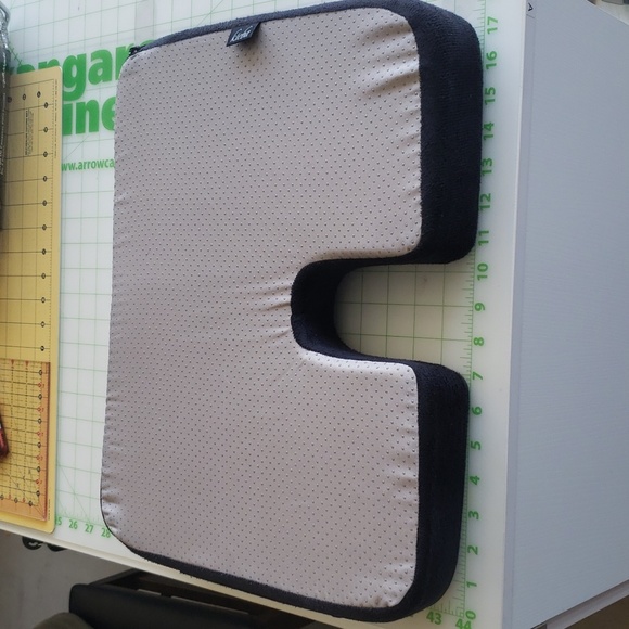 Seat cushion - Picture 2 of 3